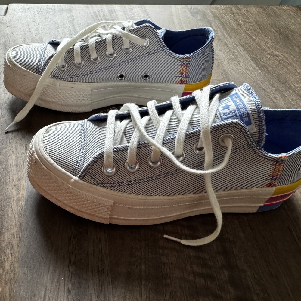 Converse - Picture 2 of 3